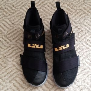 Nike Lebron Soldier 10 Basketball Shoe